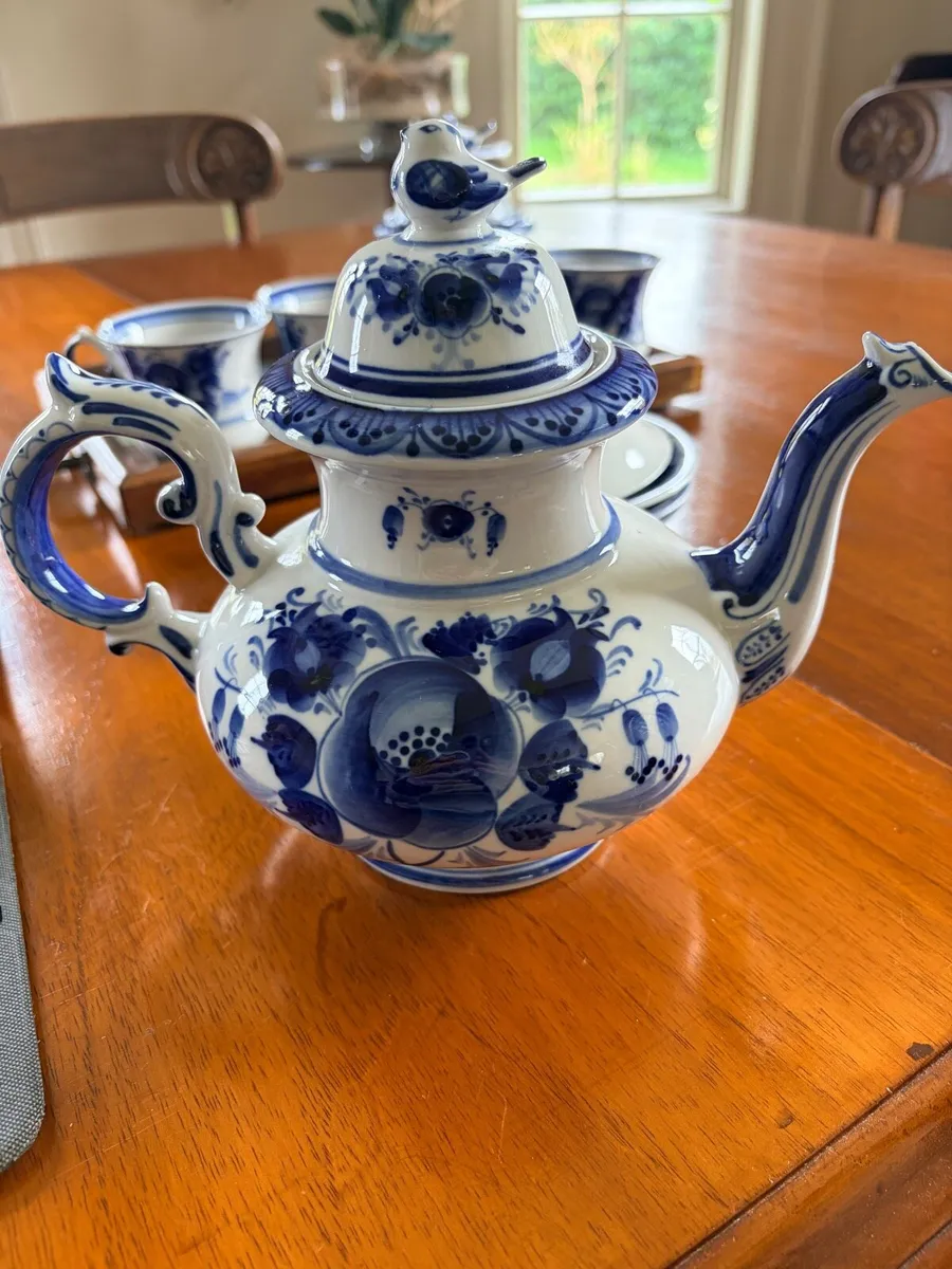 Traditional Russian Gzhel porcelain tea set - Image 2