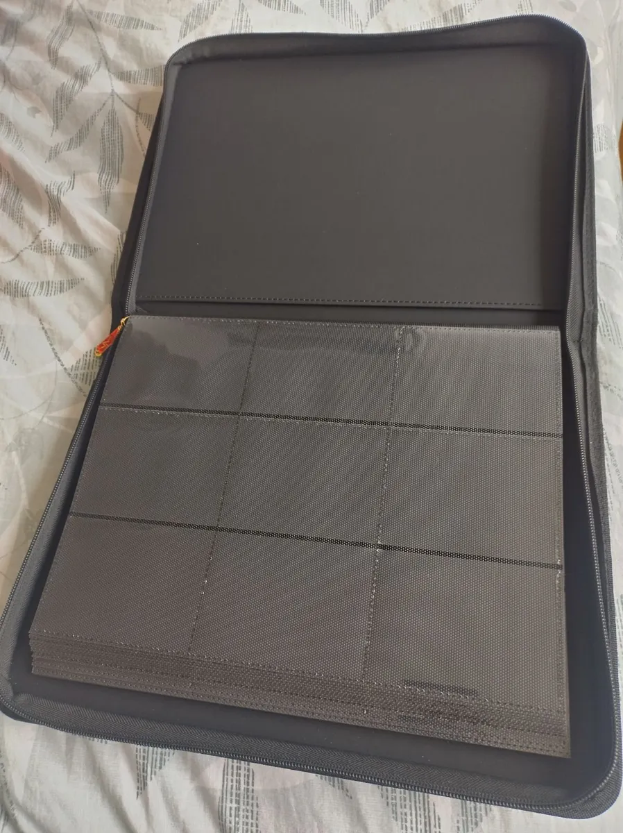 Album Ultra Pro Binder Premium Pikachu 9 Pocket - Image 2