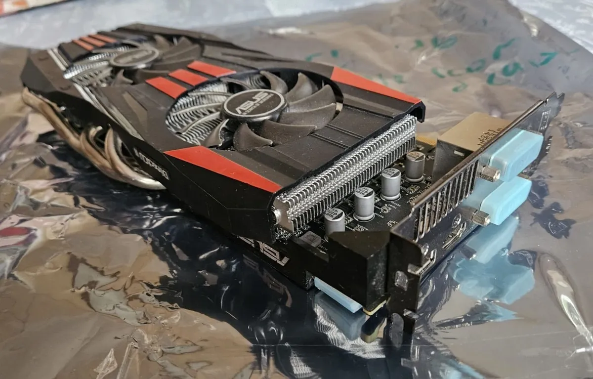 ASUS AMD Radeon R9 270X 2GB GDDR5 Graphics Card - Image 3
