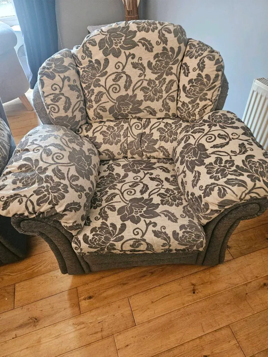 Suite of furniture for sale - Image 3