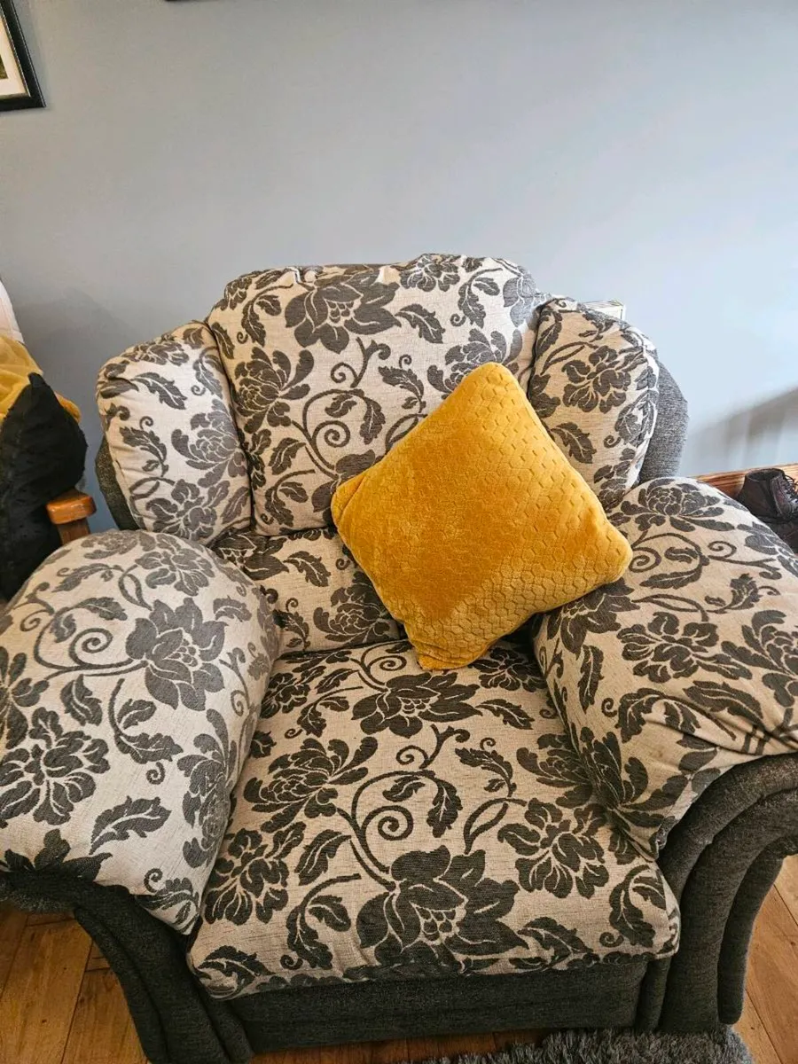 Suite of furniture for sale - Image 4