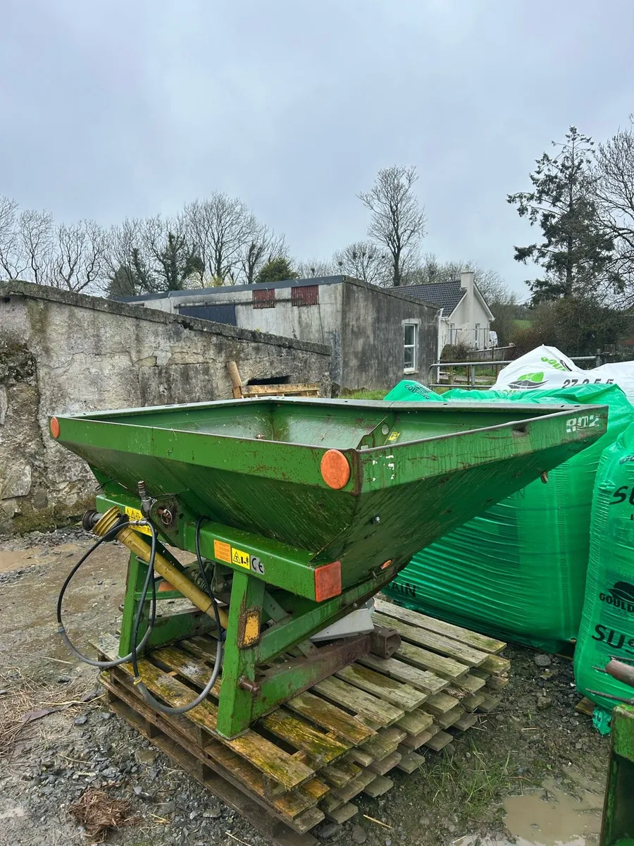 Amazone Fertilser spreader - Image 1