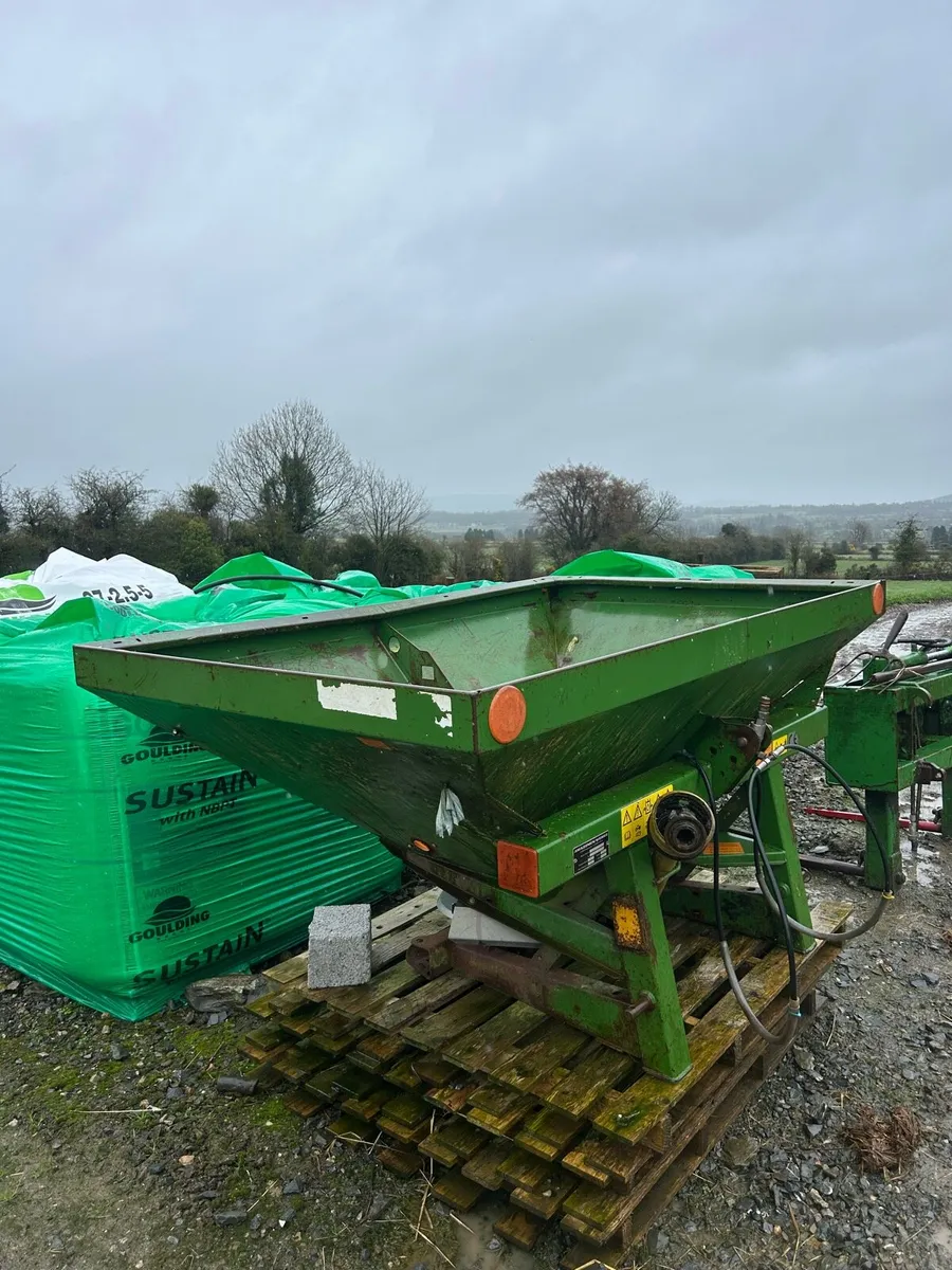 Amazone Fertilser spreader - Image 2