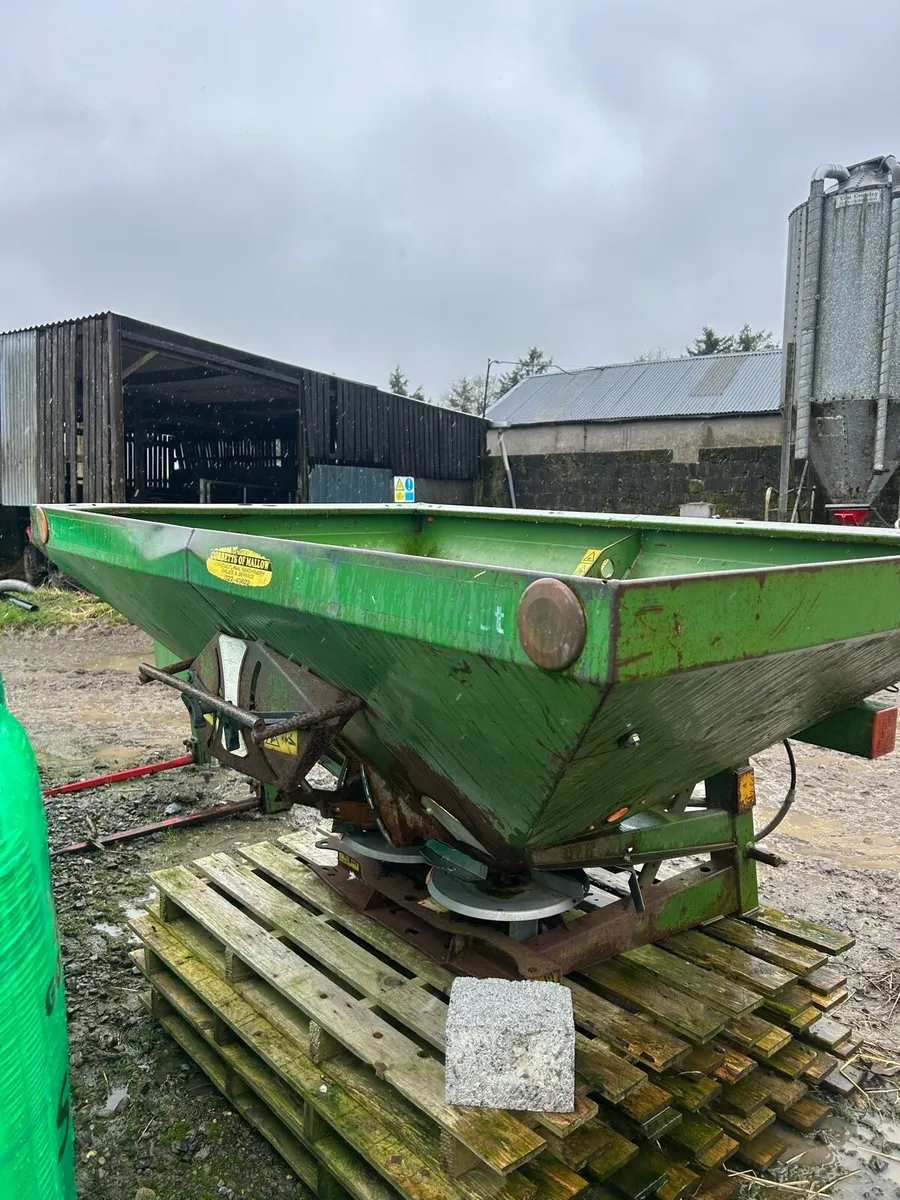 Amazone Fertilser spreader - Image 3