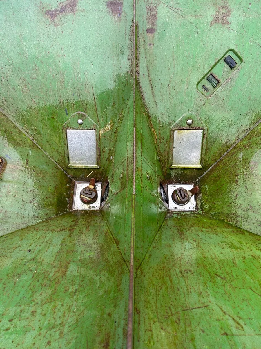 Amazone Fertilser spreader - Image 4