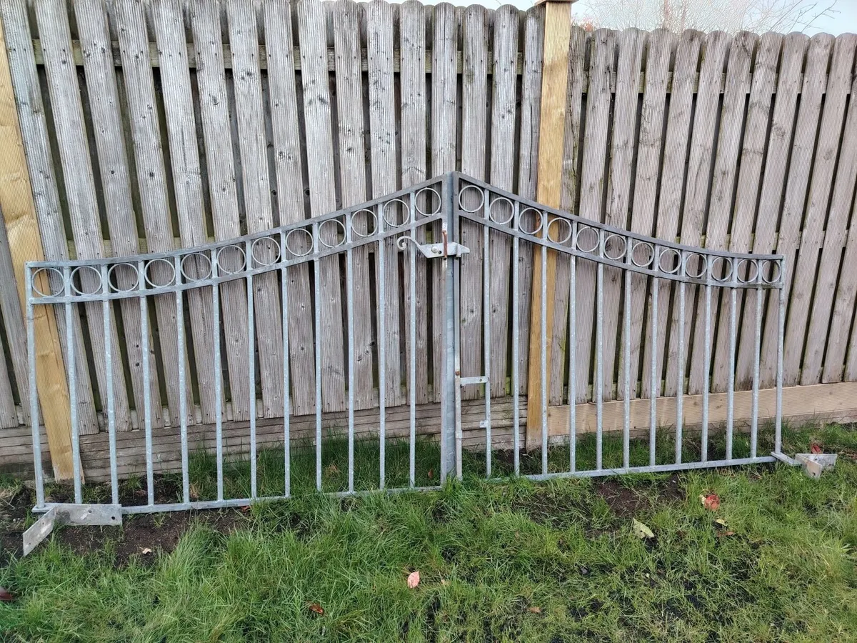 Driveway gates - Image 1