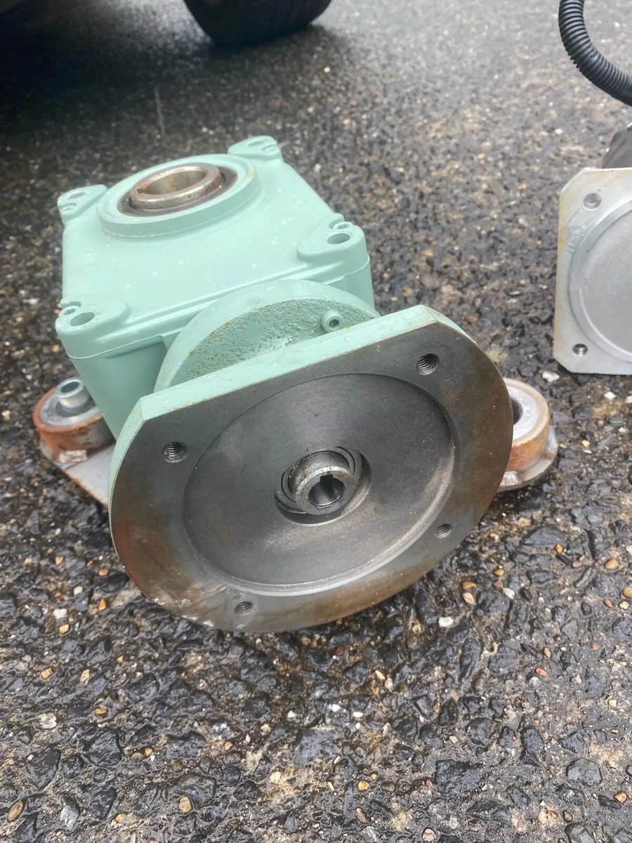 Wheelchair lift motor + gearbox 1:120 - Image 3