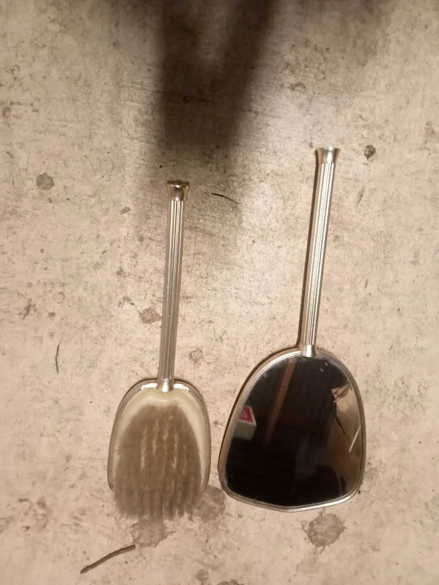 Old brush and mirror set - Image 2