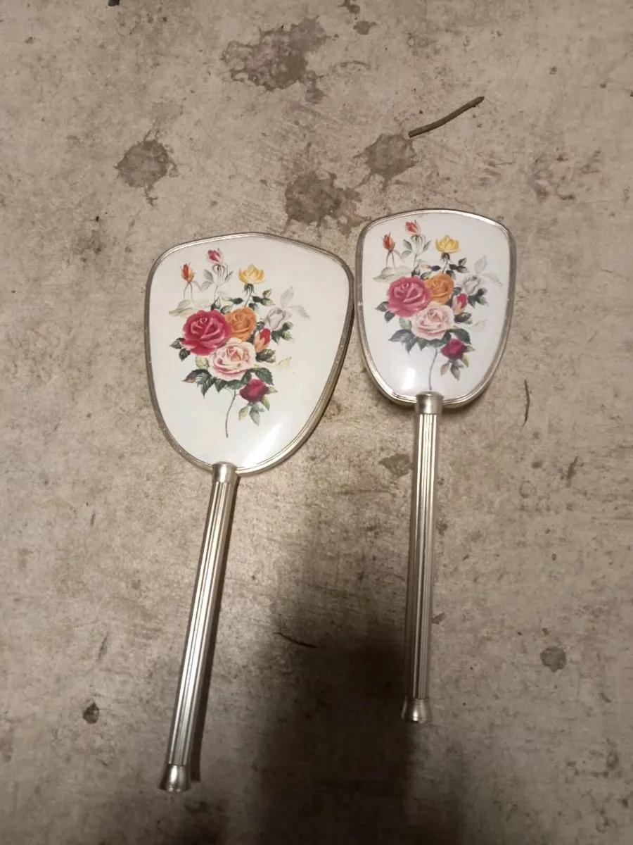 Old brush and mirror set - Image 3