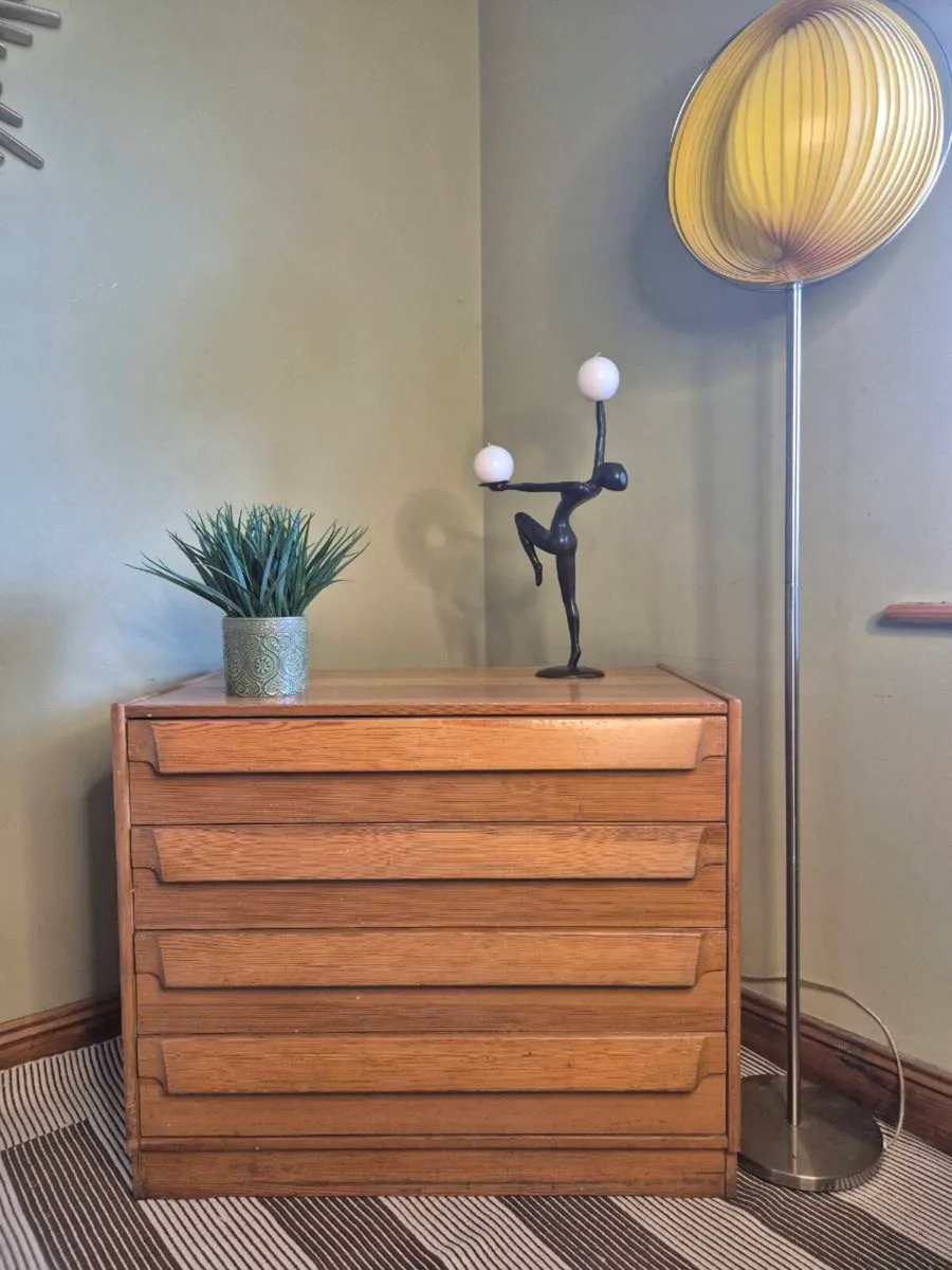 Chest of drawers. - Image 1