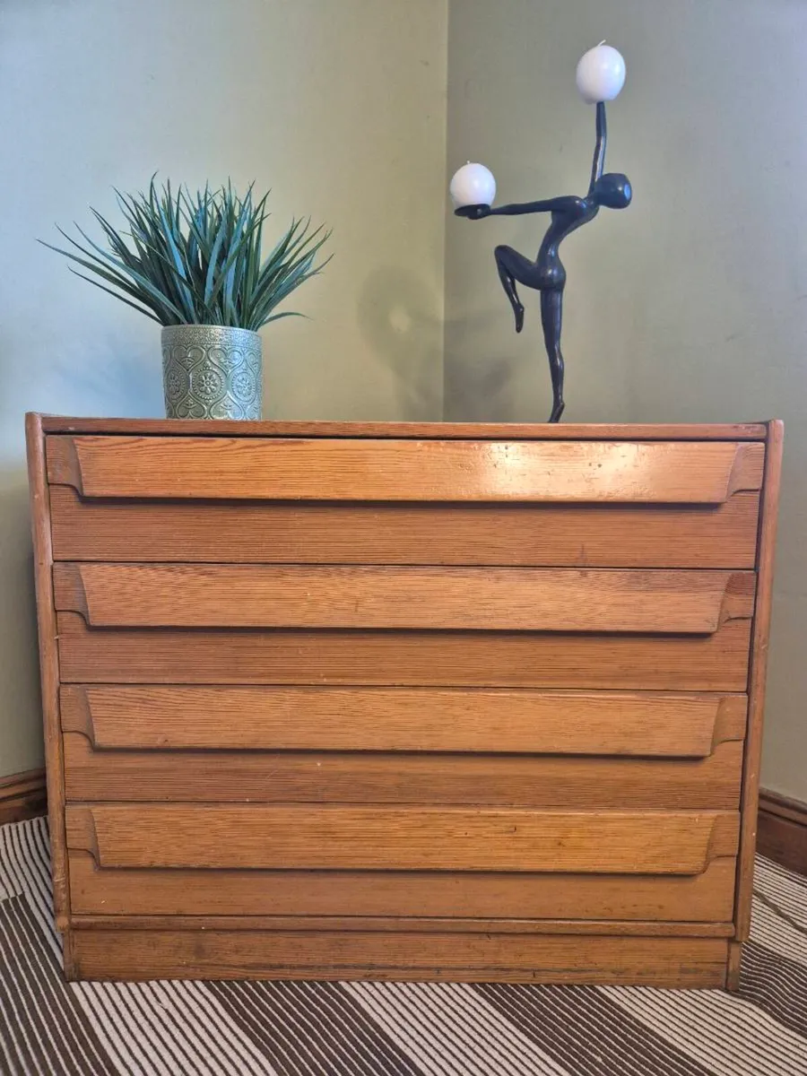 Chest of drawers. - Image 4