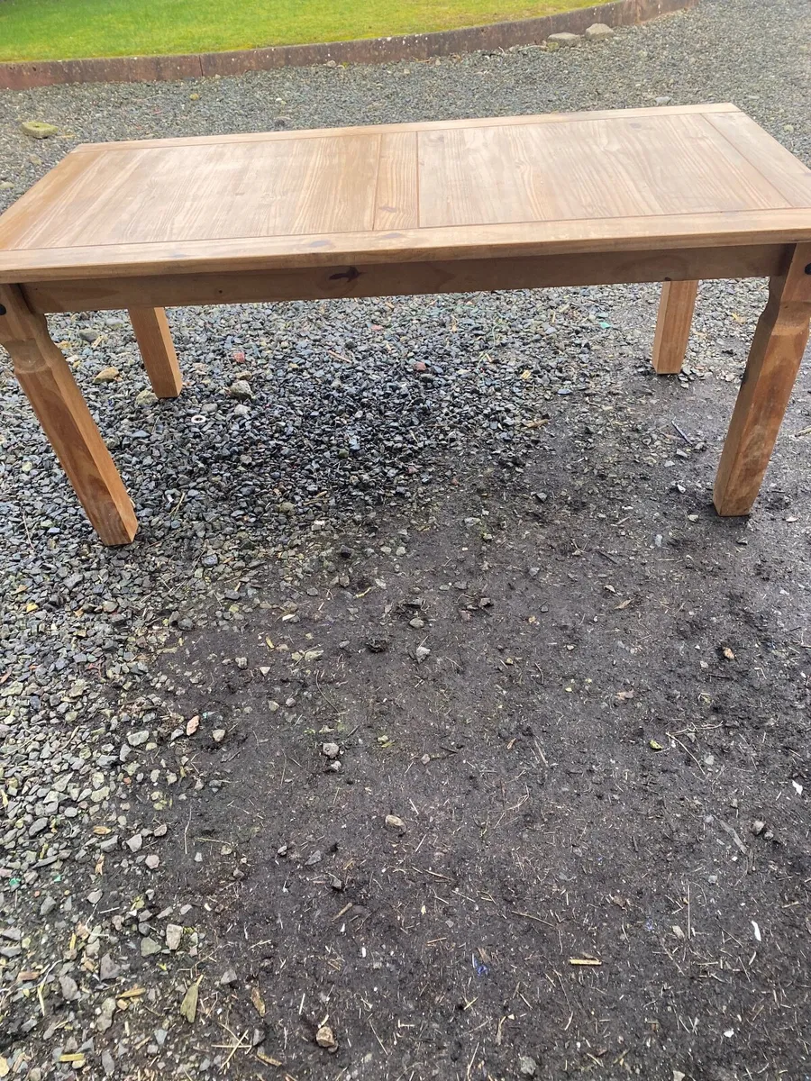 Kitchen table - Image 1