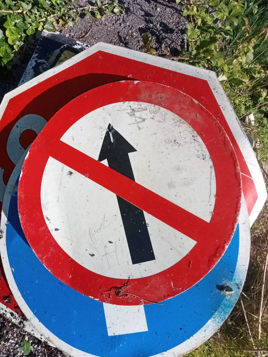 Road signs - Image 1