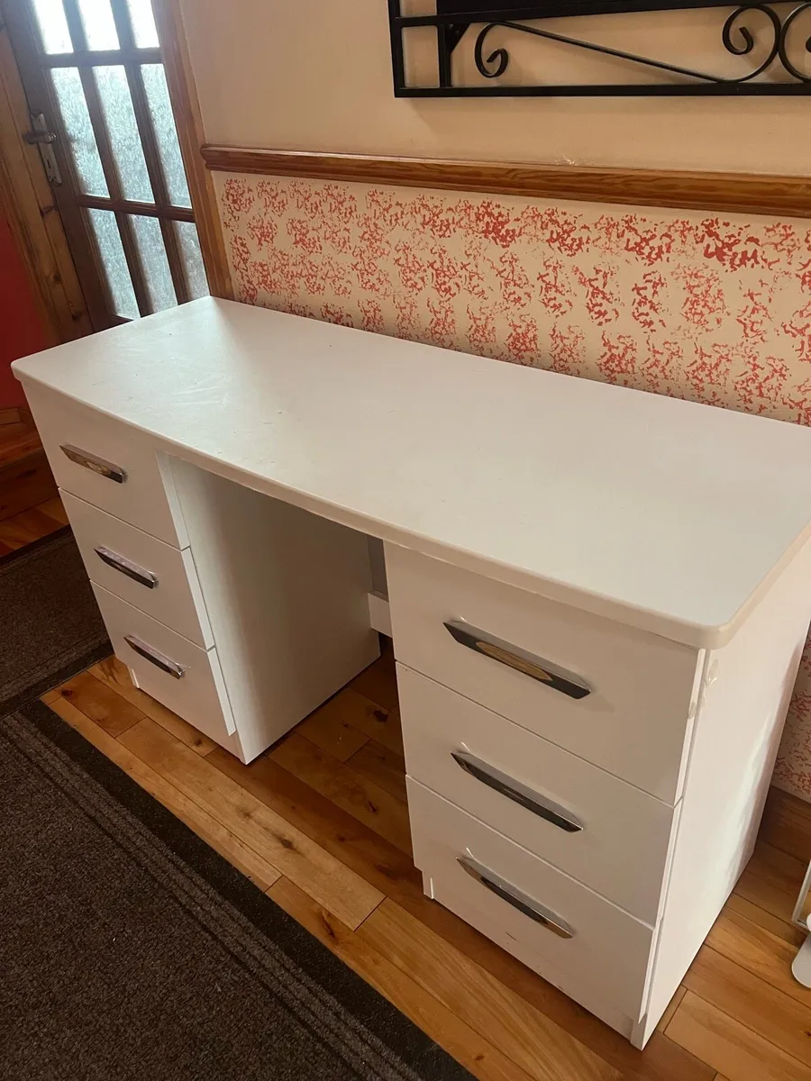 Vanity mirror and desk - Image 2