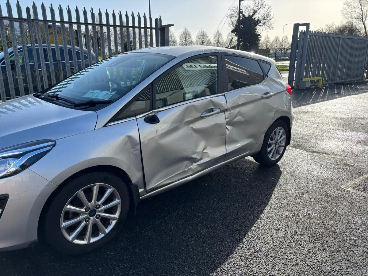 2021 Ford fiesta - Image 3