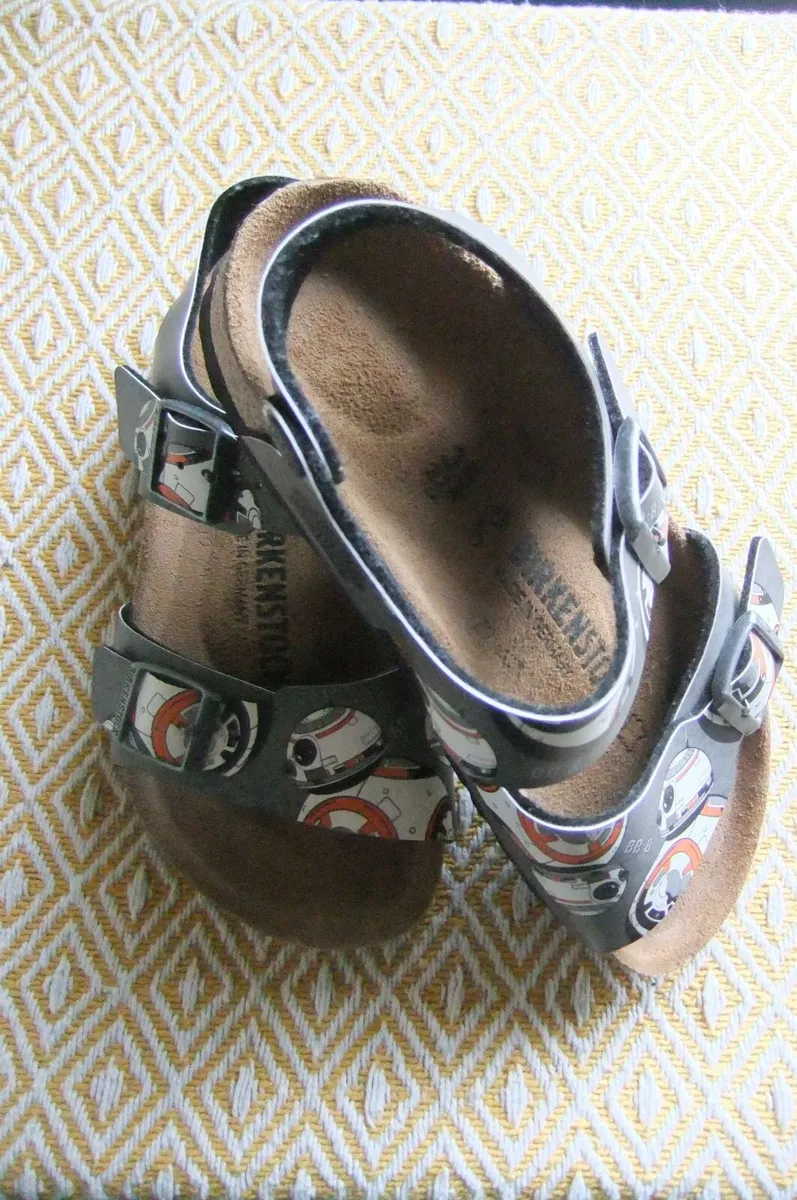 Birkenstock Unisex Star Wars Sandals Size 35 - Image 3