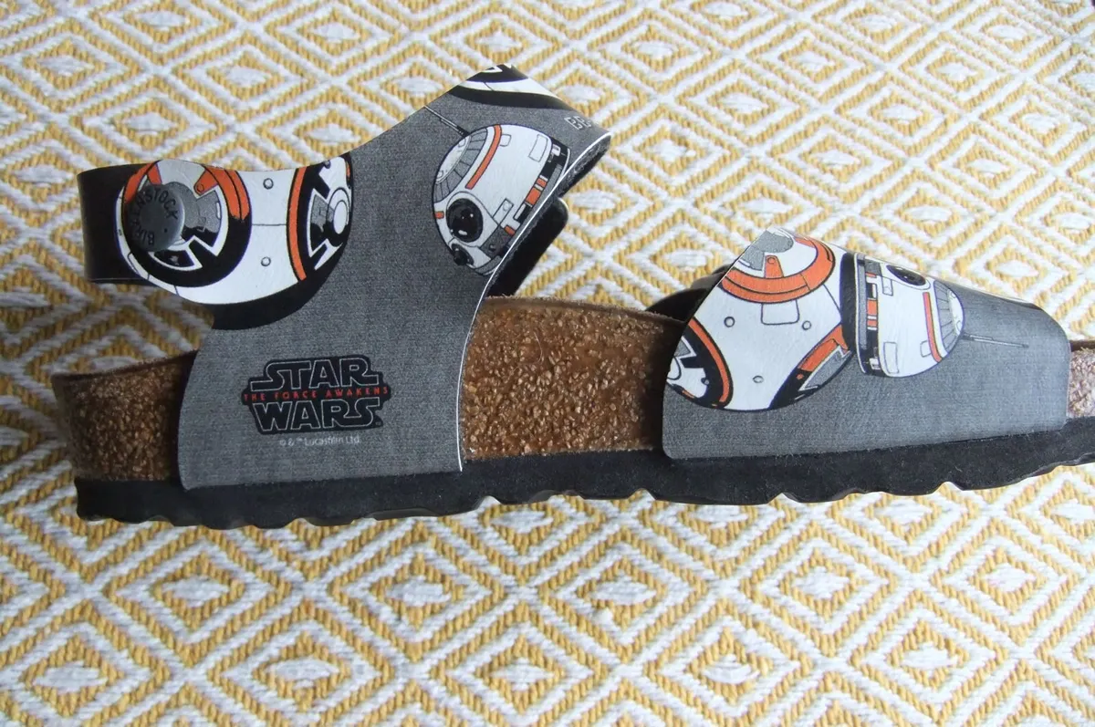 Birkenstock Unisex Star Wars Sandals Size 35 - Image 4