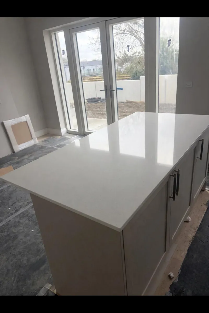 Kitchen Island - Image 1