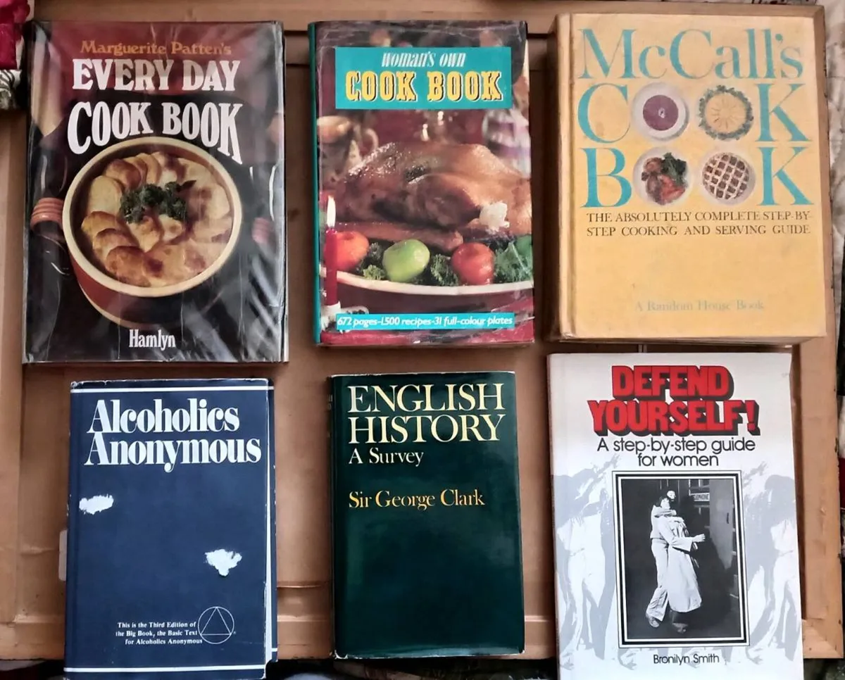 Various Vintage Books Any 3 for €20 (5 photos) - Image 4
