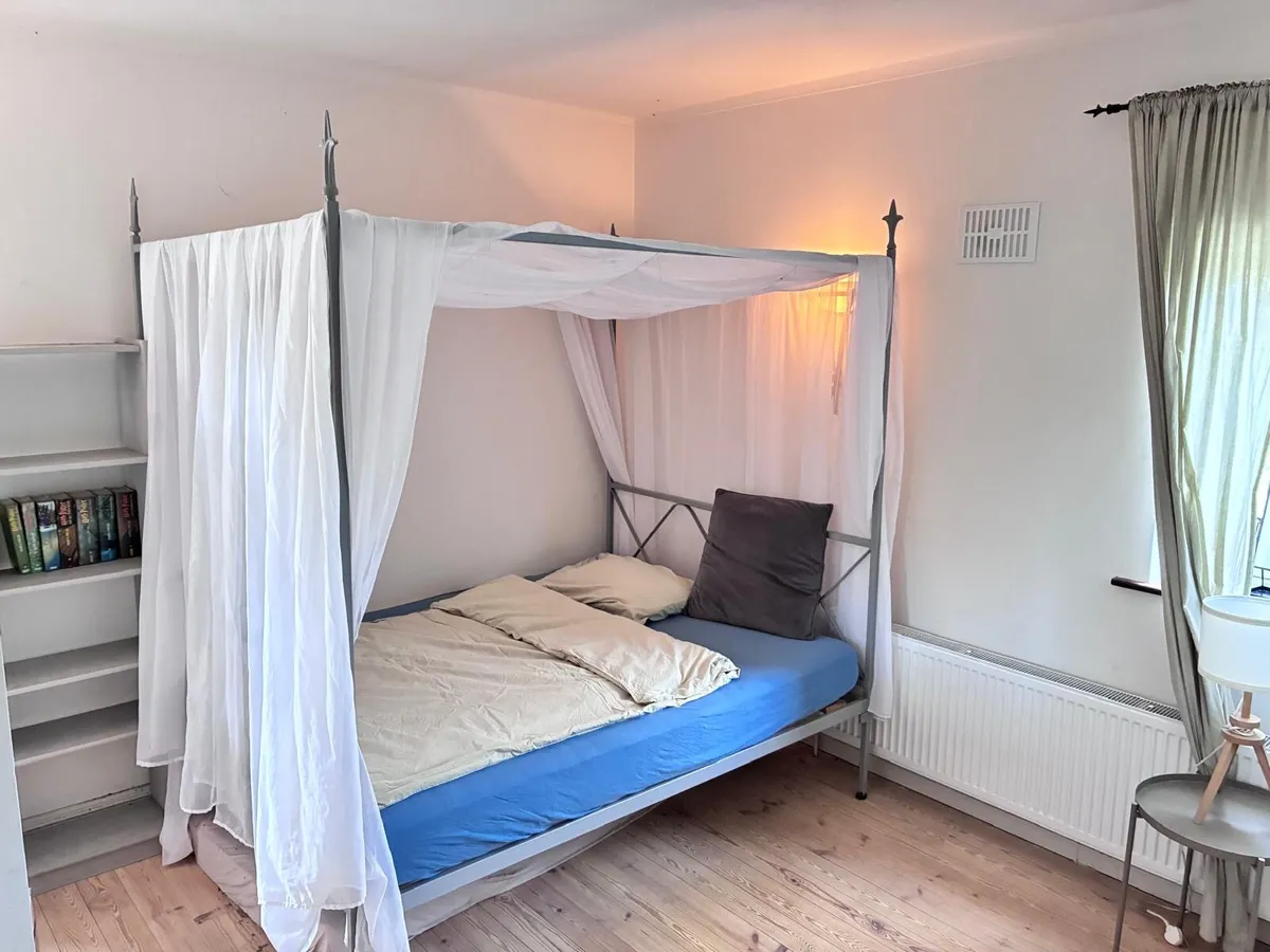 Metal canopy-bed - Image 1