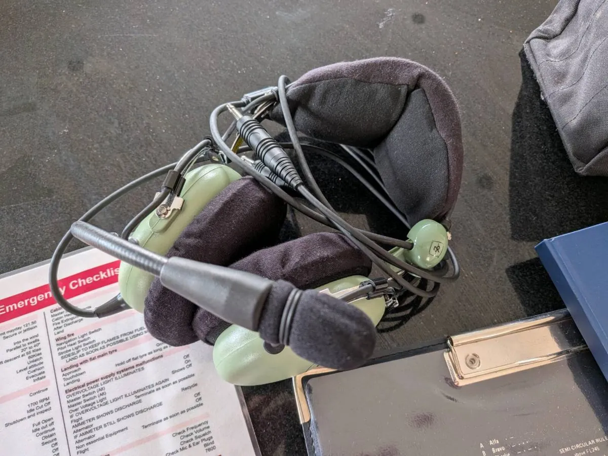 Flight PPL headset bag and accessories - Image 2