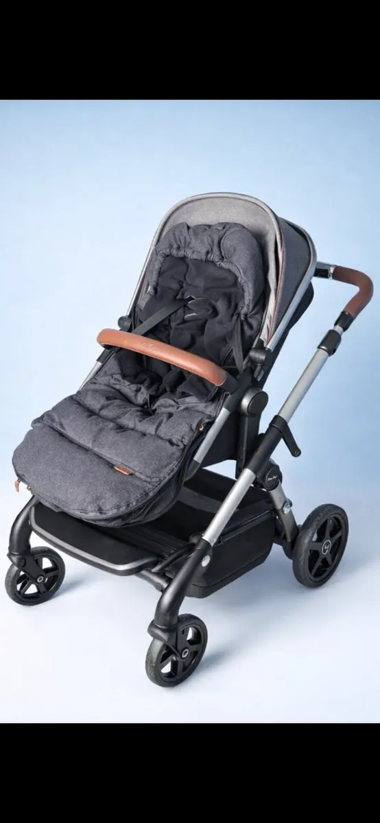 Silver cross Wave basinette and buggy - Image 4