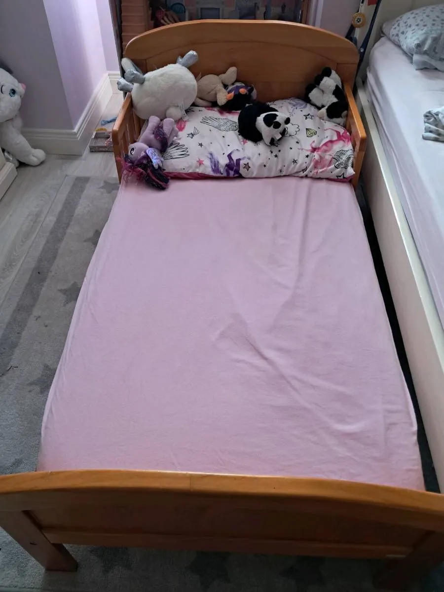 Toddler bed - Image 1
