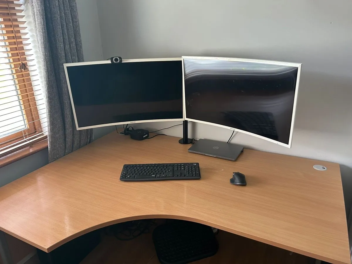 Office desk - Image 1