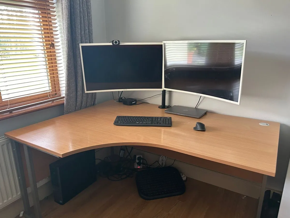 Office desk - Image 2