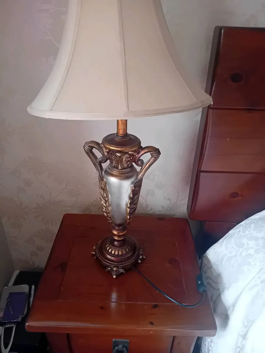 2 bedside lamps - Image 1