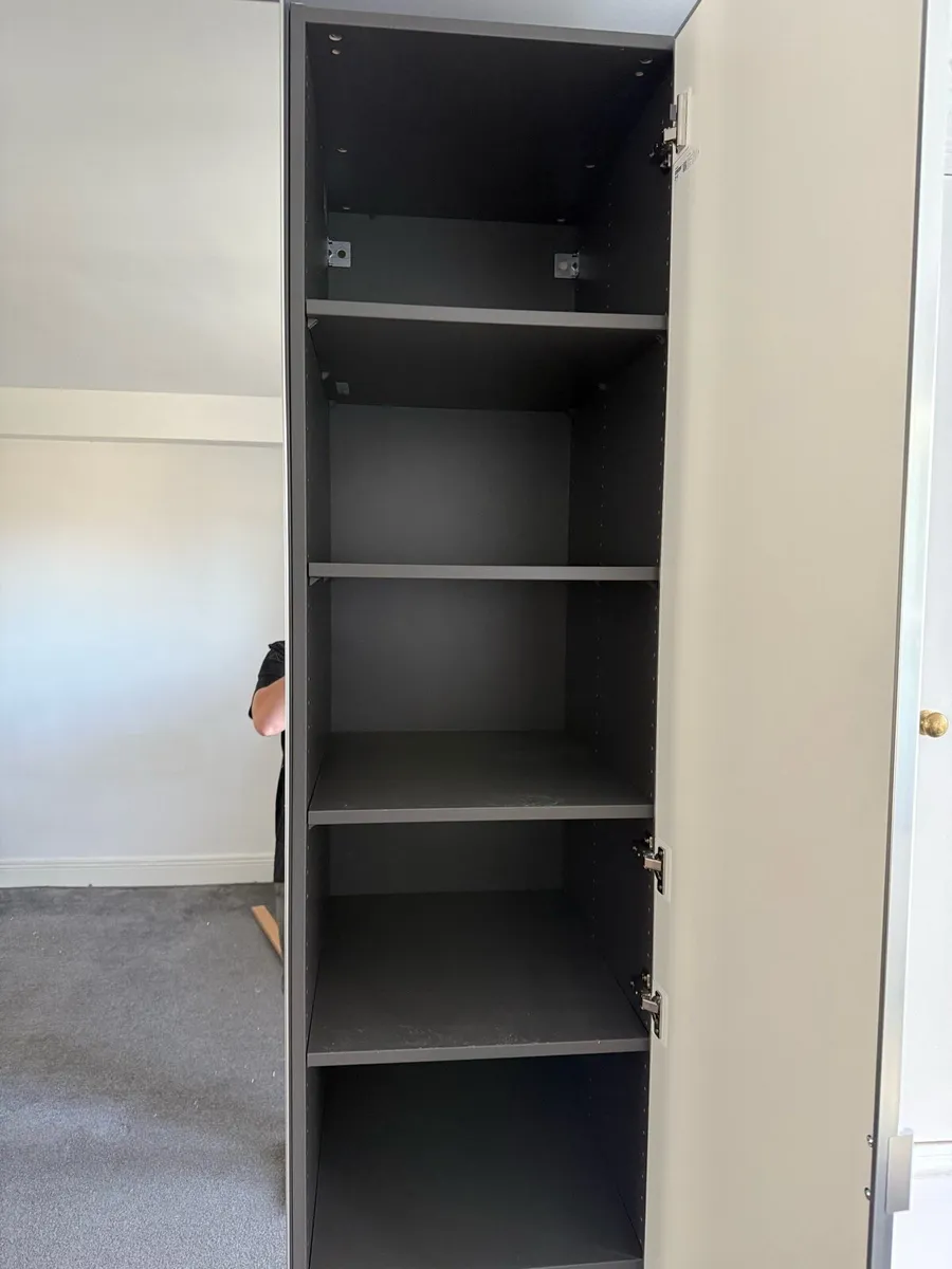 Mirrored Wardrobe - Image 2