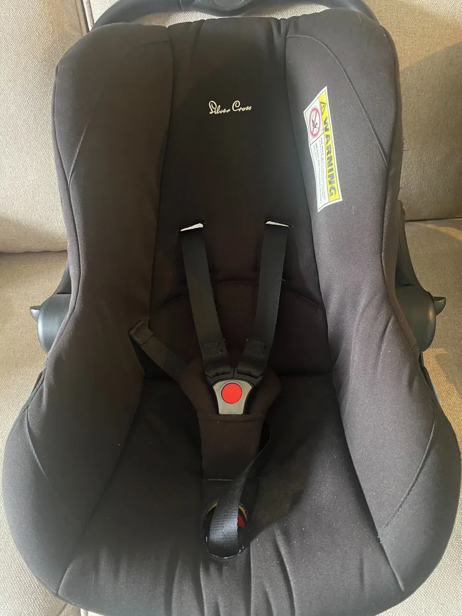 Baby car seat-silver cross - Image 1
