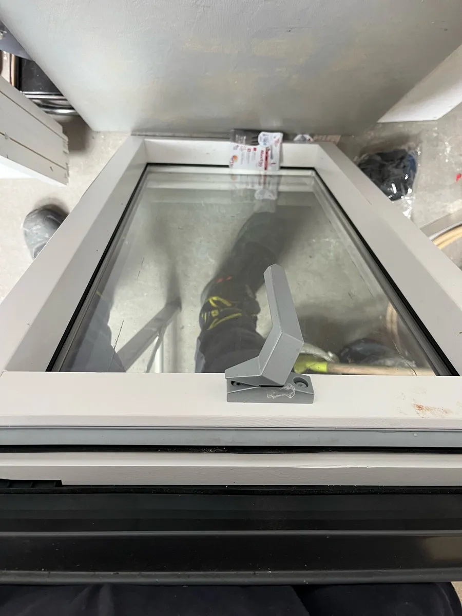 Roof window - Image 1