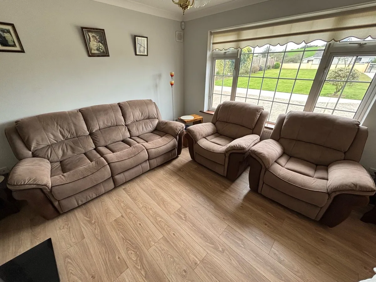 3 seater and two single seater recliner sofas - Image 1