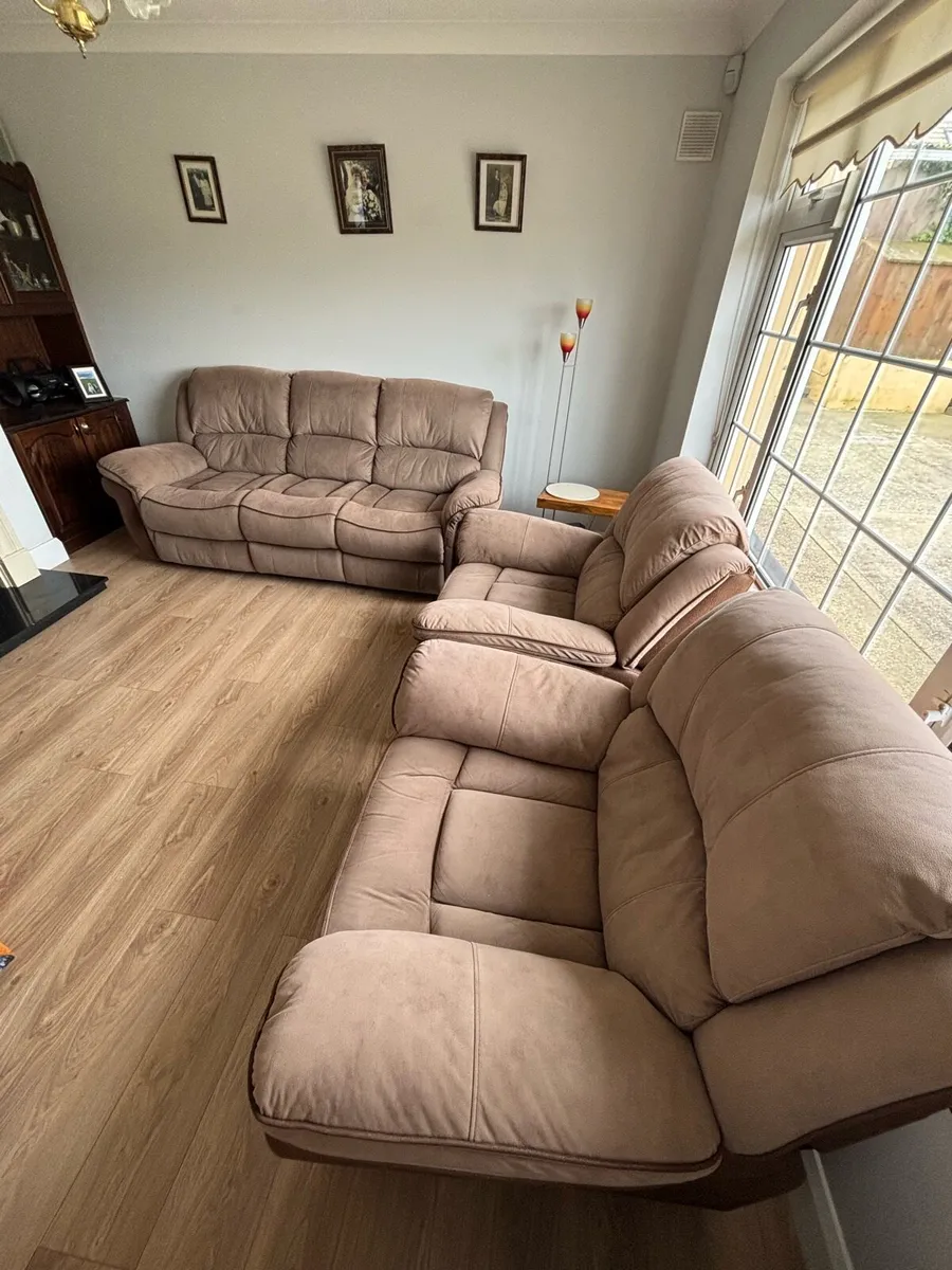 3 seater and two single seater recliner sofas - Image 4