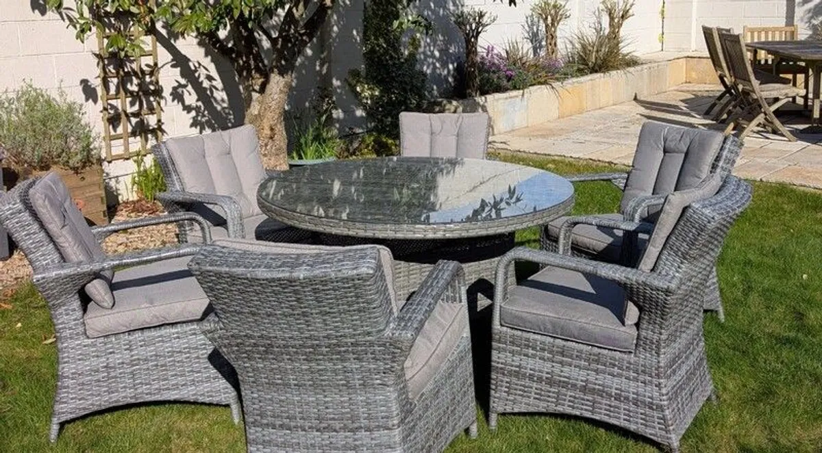 Rattan garden furniture - Image 1