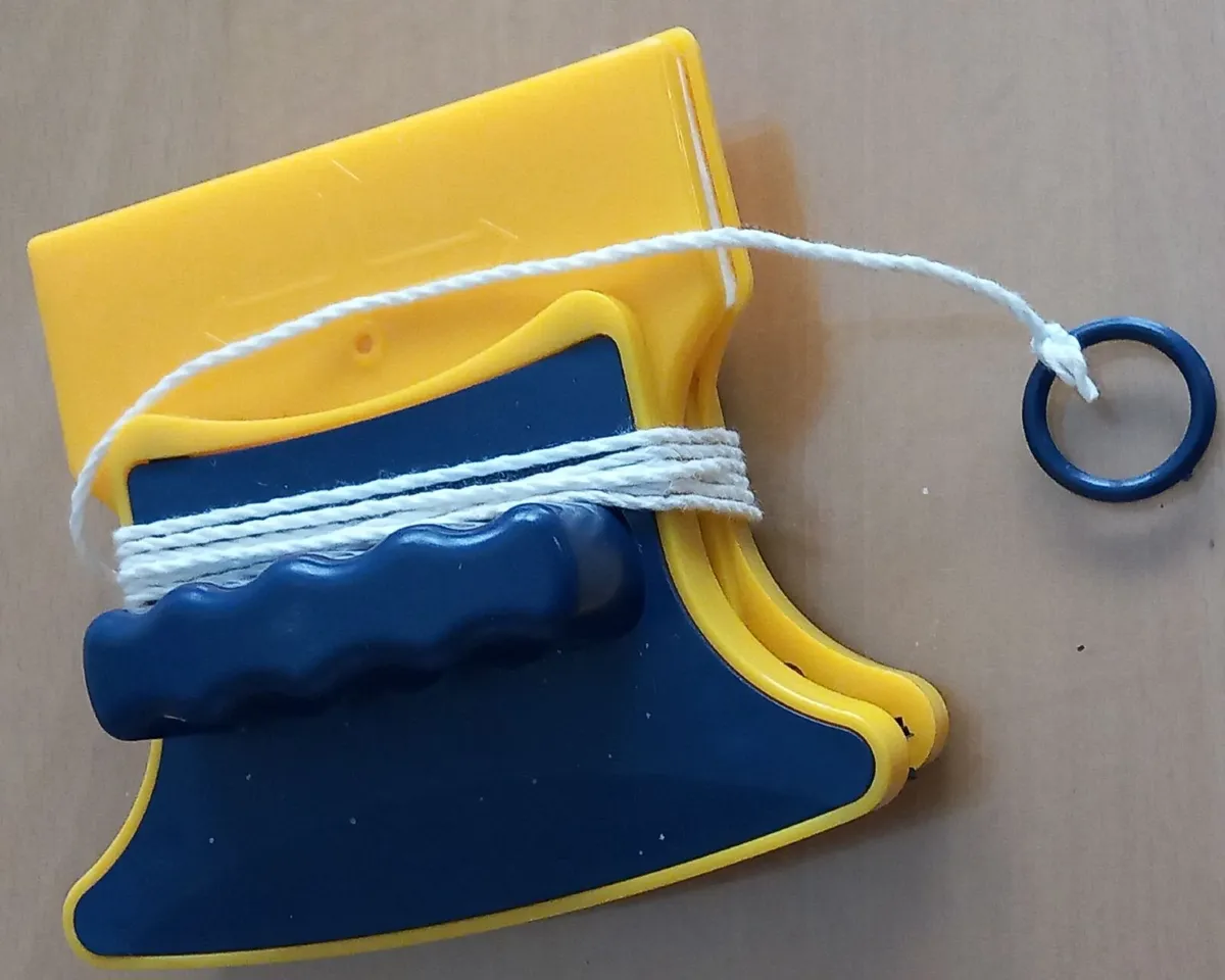 Magnetic double sided glass cleaner - Image 3
