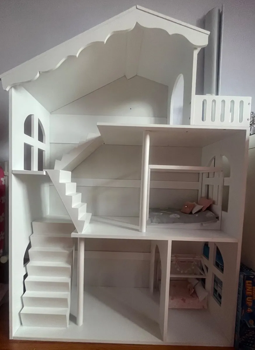 Girls dolls house - Image 2