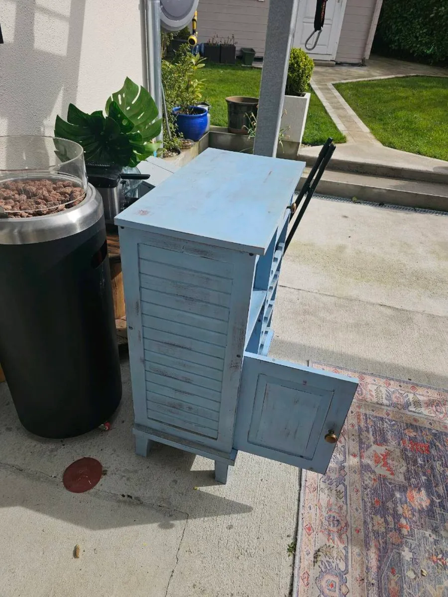 Vine cabinet - Image 2