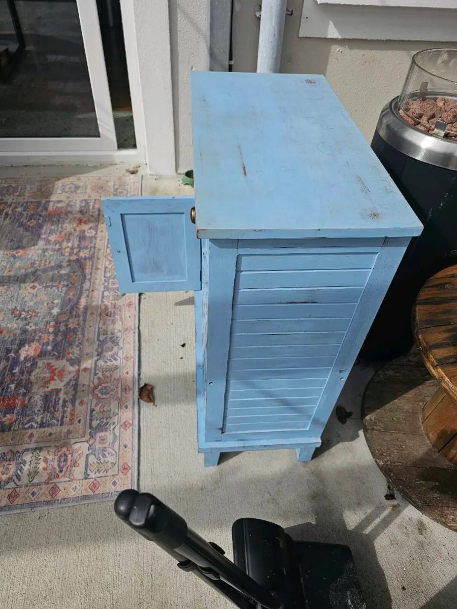 Vine cabinet - Image 3