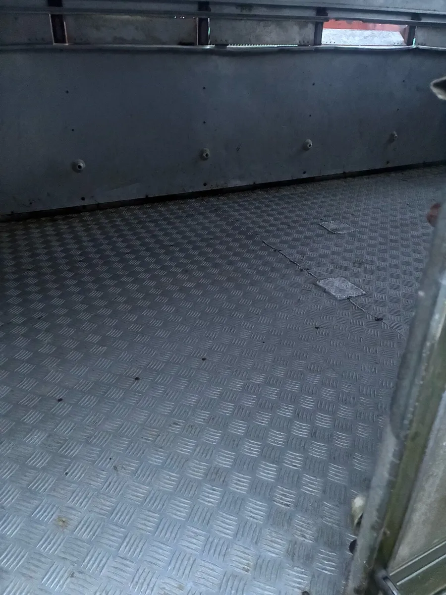 12-5 cattle trailer - Image 3