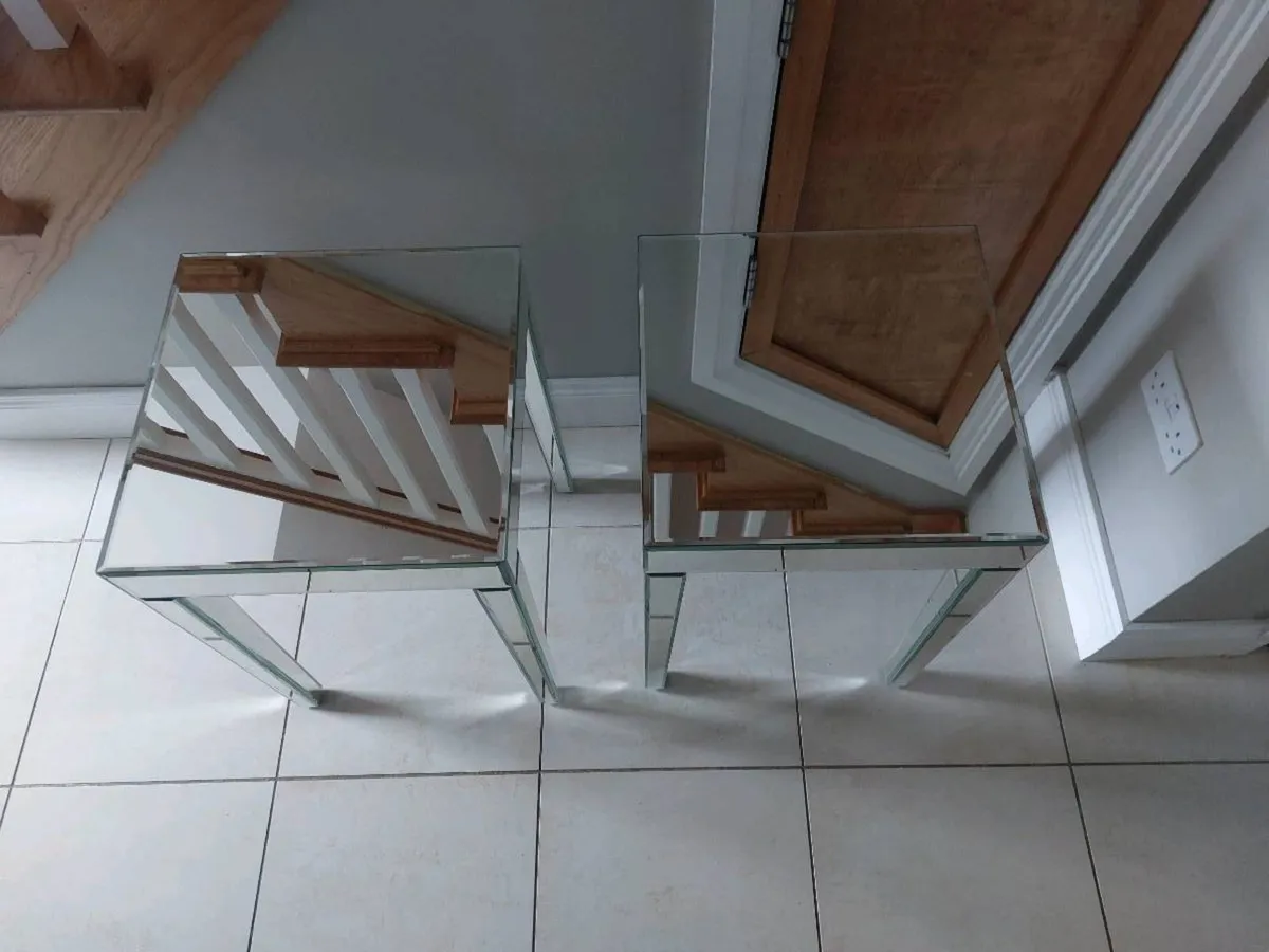 Stunning Pair of Mirrored Side Tables / Nightstand - Image 2