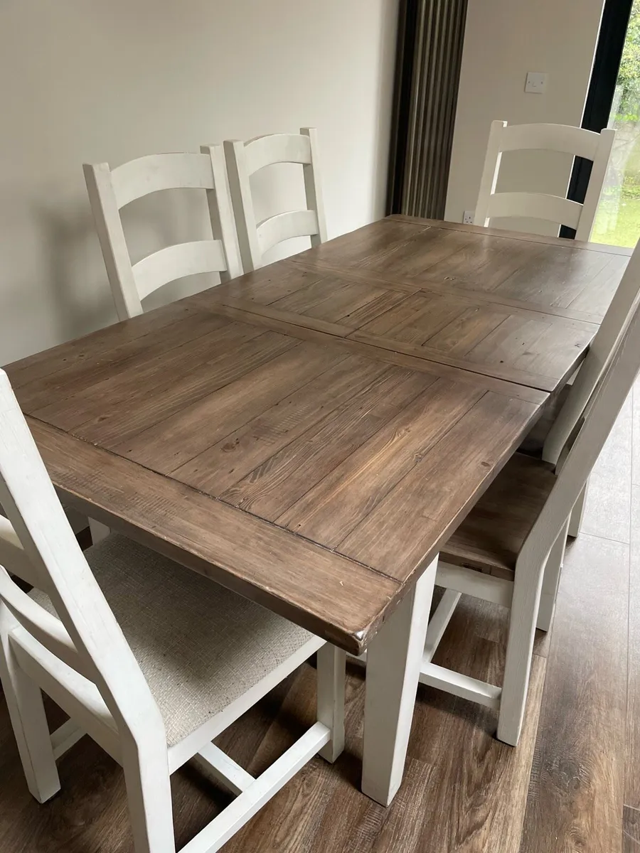 Table and chairs - Image 4