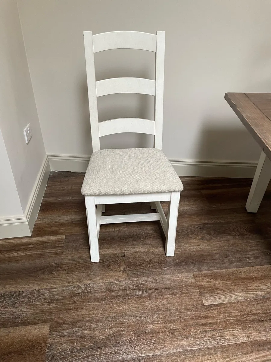 Table and chairs - Image 2