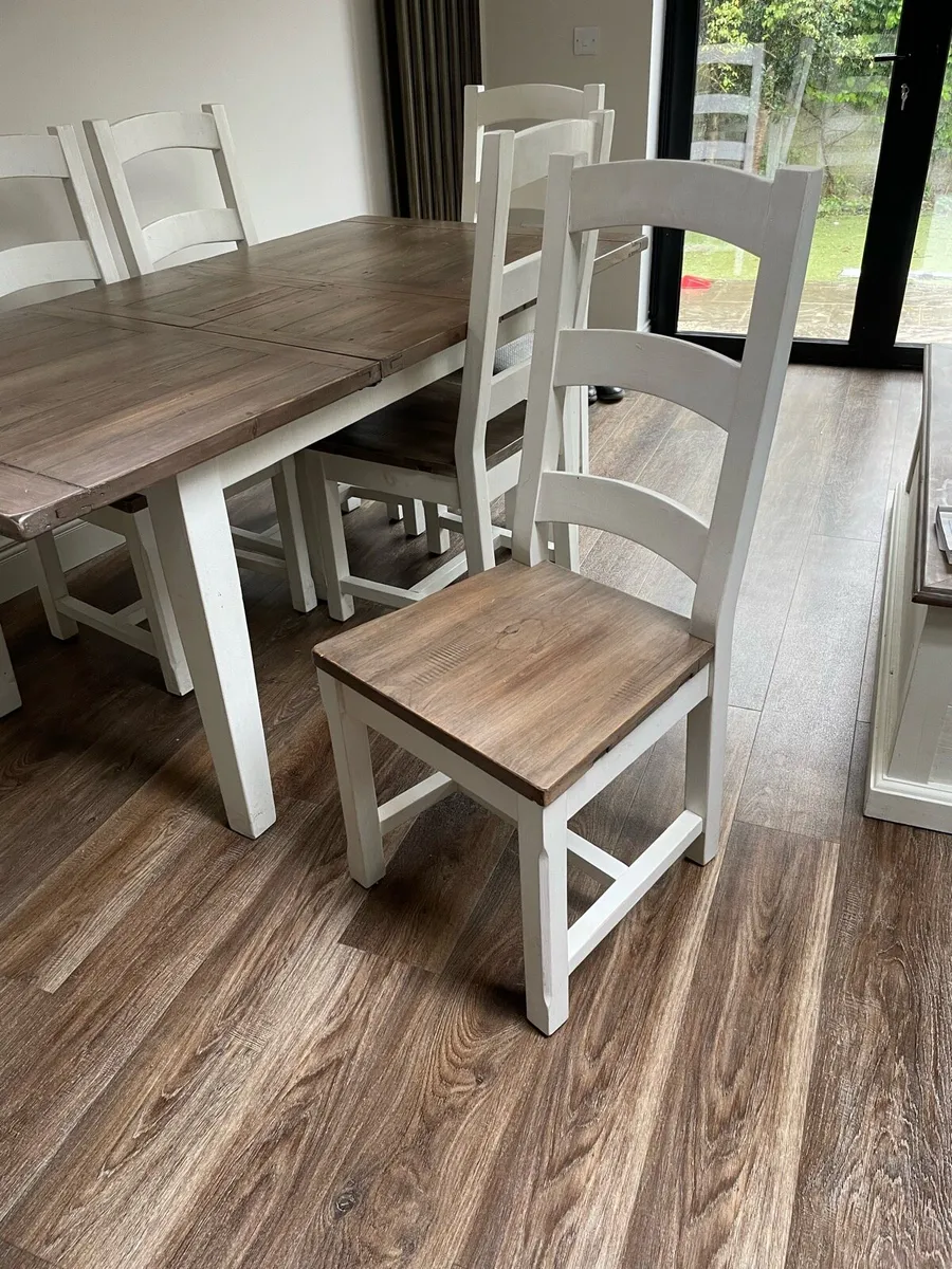 Table and chairs - Image 3