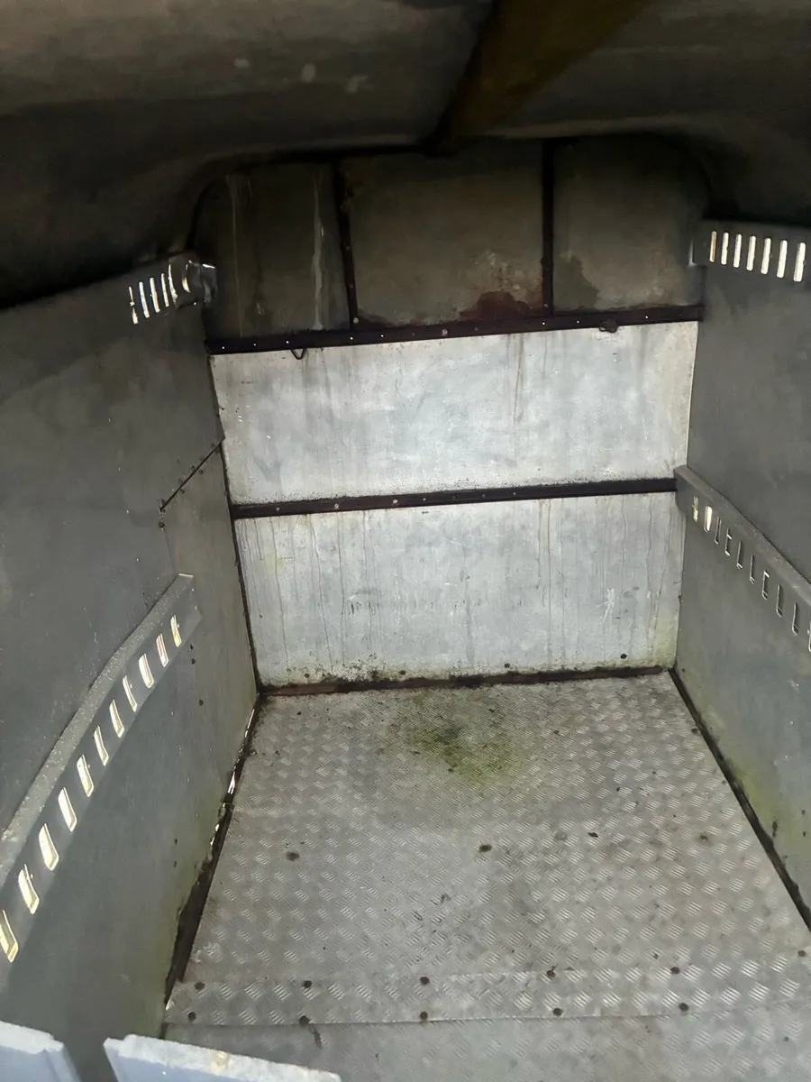 8-5 cattle trailer - Image 3