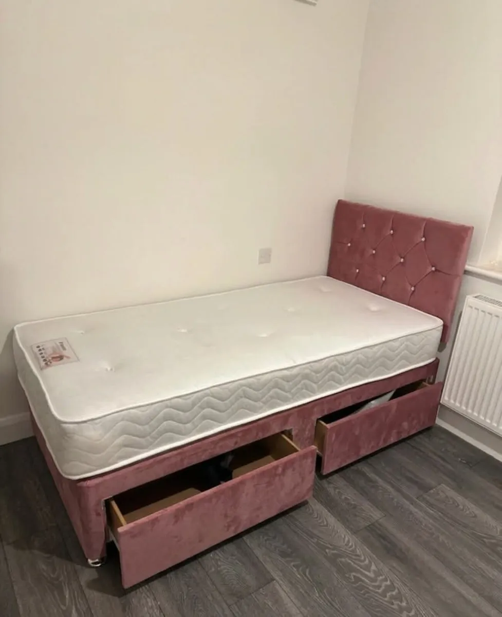 Single Beds - Image 3