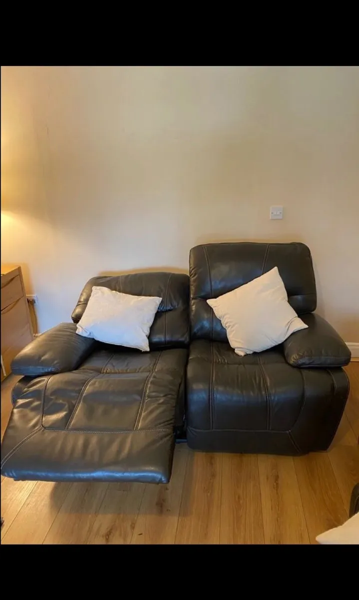 Free suite of furniture - Image 2