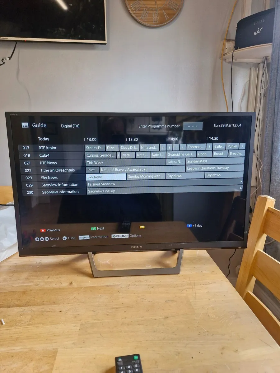 Sony 32in smart tv - Image 1