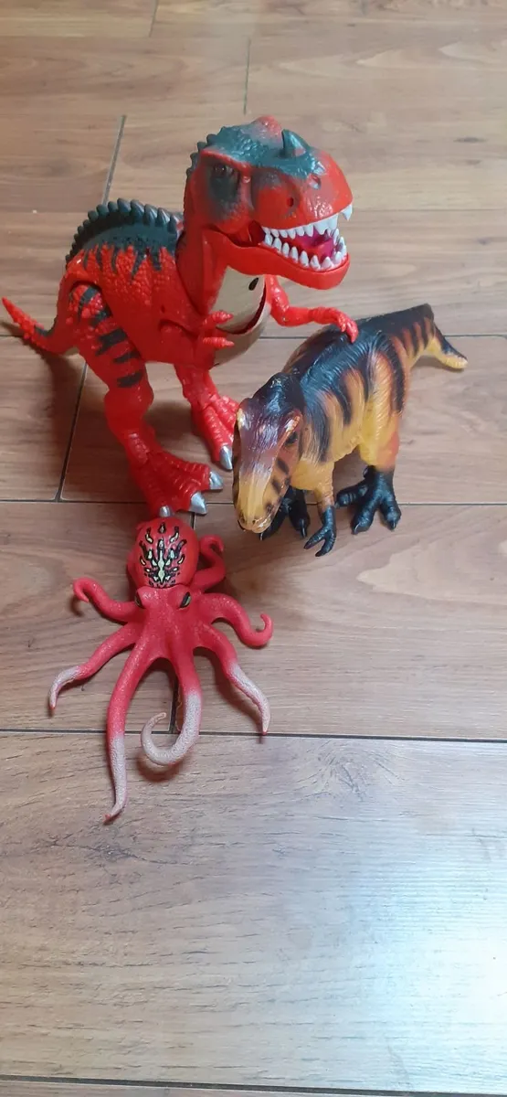 Dinosaur 2 pieces and an octopus and elephant - Image 1